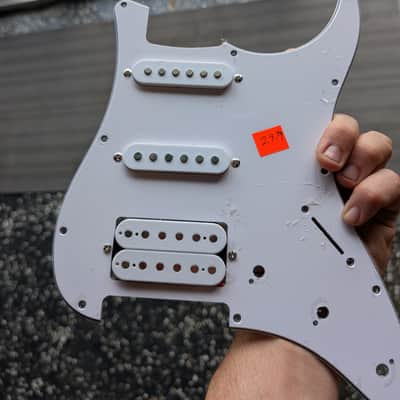 HSS STRAT PICKGUARD  PICKUPS - White image 3