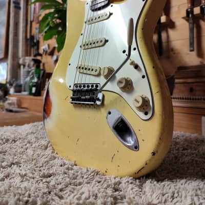 Fender Stratocaster - John Cruz '61 Reissue - Olympic White over Sunburst Hvy Relic - 2017 image 4