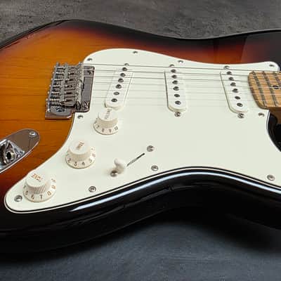 Fender Player Stratocaster Custom Shop Fat 50s BRAND NEW! FSR Limited Special Edition 3 Tone Sunburst Roasted Maple Neck American USA Custom Shop Pickups SSS Strat image 6