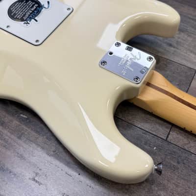 Fender American Standard Stratocaster with Maple Fretboard 2007 - Olympic White image 12
