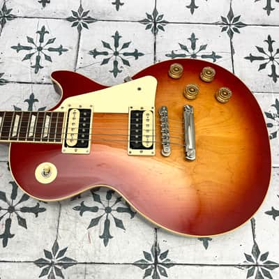 Gibson Les Paul Classic • Cherry Sunburst • 2020 • 9.63 lb