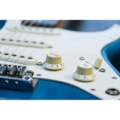 1984 Fender Standard Stratocaster (USA) with Rosewood Fretboard  sapphire blue image 21