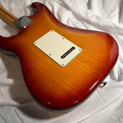 Fender Sienna Sunburst Stratocaster HSS image 6