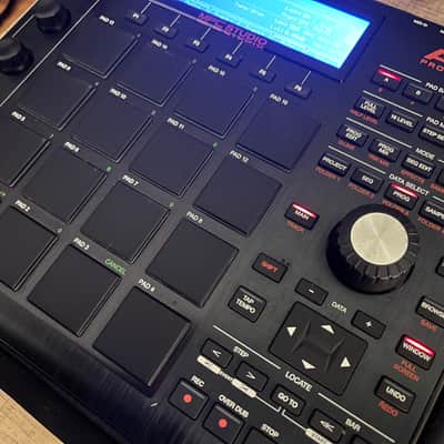 Akai MPC Studio Black Music Production Controller V1 2016 - 2020 - Black image 6