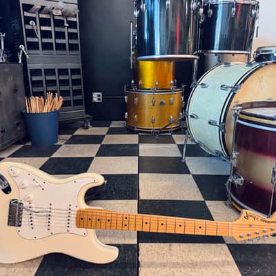 Fender Jimi Hendrix Artist Series Tribute Stratocaster 1997 - 2000 Olympic White image 4