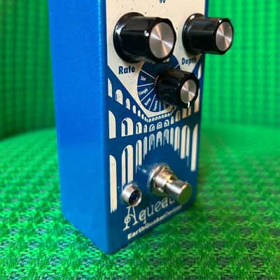 EarthQuaker Devices Aqueduct Vibrato 2018 - Present - Blue Sparkle / White Print image 6