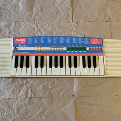 Casio SA-21 90s - White 32 key mini synth VGC in Box Made in Korea