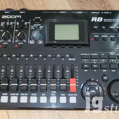 Zoom R8 - Like New in New Case! image 2