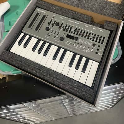 Roland SH-01A Boutique Series Synthesizer Module with K-25m Keyboard 2017 - Present - Gray