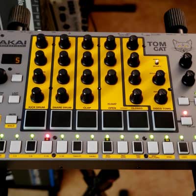 MUST SEE!!! AKAI TOM CAT ANALOG DRUM MACHINCE SEQUENCER IN AMAZING CONDITION! image 9