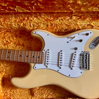 Fender Stratocaster 2020 - Butter Cream Yellow image 4