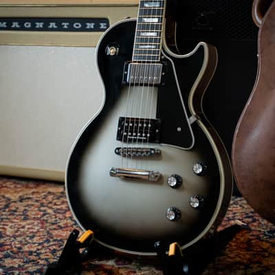 Gibson Custom Shop Les Paul Custom – 2011 – Silverburst – Near Mint Condition – w/ Original Hardcase, COA & Case Candy image 4
