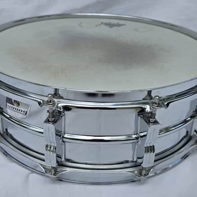 Ludwig 14" X 5" Snare Drum B/W badge serial #864805 w/ Gig Bag image 9
