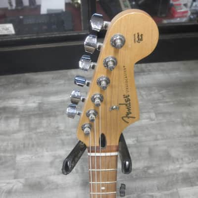 Fender Player Stratocaster HSS Plus Top - Tobacco Sunburst with Pau Ferro Fingerboard image 3