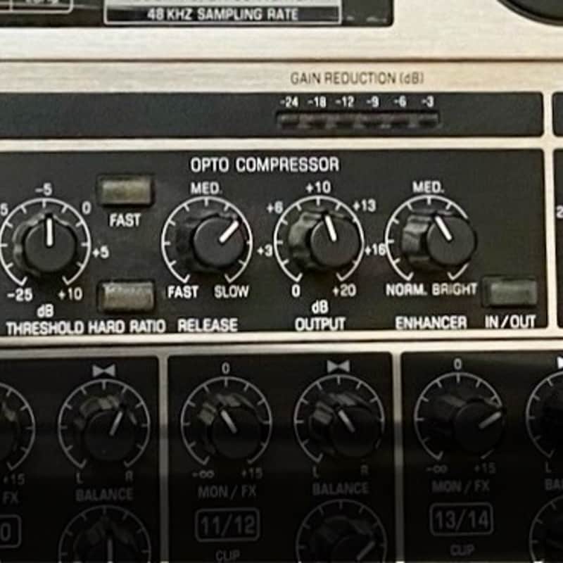 2000 Behringer Vx2000 Silver