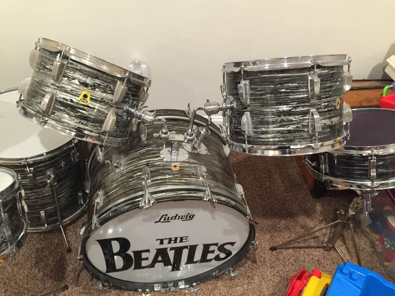Ringo Starr, The Beatles - Ludwig Oyster Black Pearl 22 inch Kit