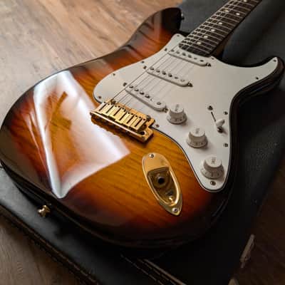 Fender Stratocaster 50th Anniversary Limited Edition Electric Guitar 1996 Flamed Sunburst W/OHSC & Candy image 6