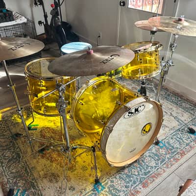 SJC Custom Acrylic 3-Piece Drum Kit – Yellow Acrylic w/ Brass Hardware (22/12/16) image 1