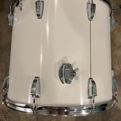 Ludwig 15, 18, 24 Super Classic 3 ply 70s White cortex drum set image 11