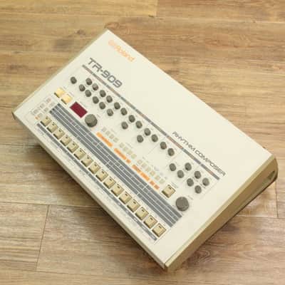 ROLAND TR-909 Rhythm Composer [370778] (06/08)
