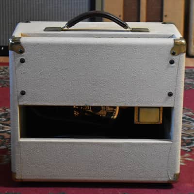Crate Vintage Club 20 Model VC-2110 Guitar Combo image 4