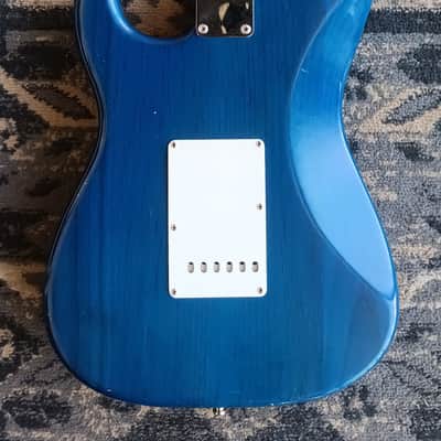 Fender Highway One Stratocaster with Rosewood Fretboard 2003 - Sapphire Blue Transparent image 17