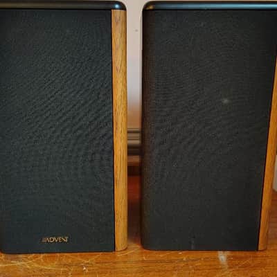 Advent A1122 bookshelf speakers in excellent condition - 1990's image 2