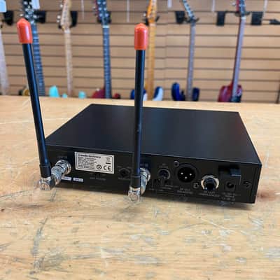 Audio-Technica ATW-R2100a Receiver w/ ATW-T220A Wireless Microphone image 4