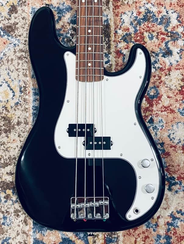 Fender Player Precision Bass with Pau Ferro Fretboard