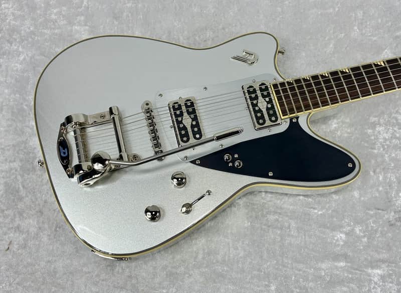 DUESENBERG FALKEN / TREMOLO ELECTRIC GUITAR SILVER + GIGBAG