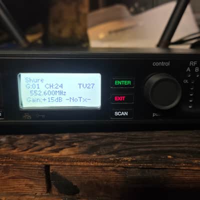 Shure ULXD4 Whole system image 2