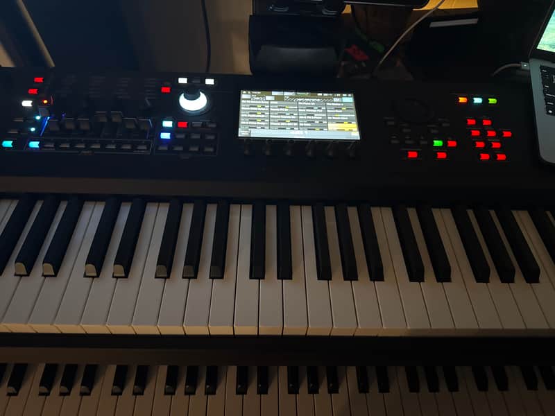 Yamaha MODX M8 88-Key 16-Voice Synthesizer 2025 - Present - Black Bild 1