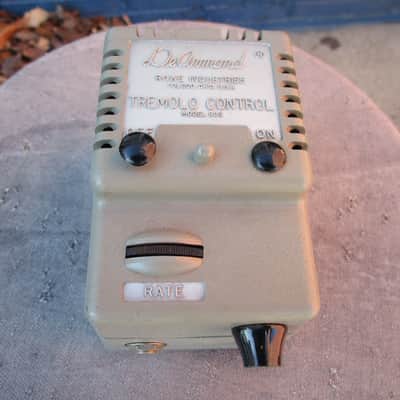 Dearmond 60B Tremelo effect pedal 1960 RARE near Mint in box image 3