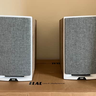 Elac Uni-Fi Reference UBR62 Bookshelf Speakers (Pair) - White Oak image 1