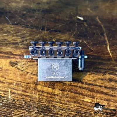Floyd Rose Tremolo Bridge 32 Locking Tremolo Tailpiece (2010s - Chrome) image 4