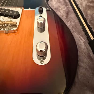 Fender American Professional II Telecaster w/ Rosewood Fretboard 2020 - Present - 3-Color Sunburst image 3