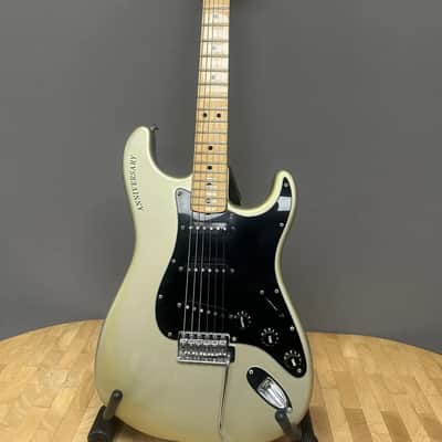 Fender 1979 anniversery Stratocaster image 4