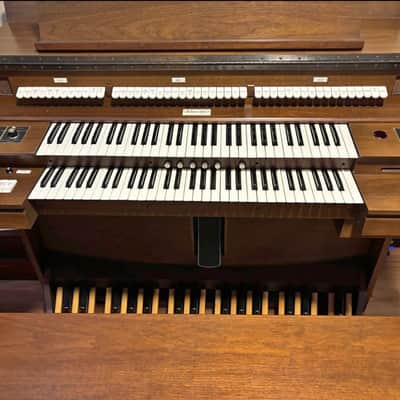 Allen Organ w/ Premium Built-In Speakers, AGO Pedalboard & Bench! image 1