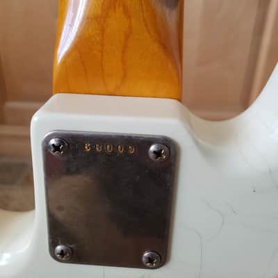Fender Classic 60s Jazz. Heavy Relic 2018 Vintage White Relic Nitros Cellulose Lacquer. Beautiful Checking. image 4