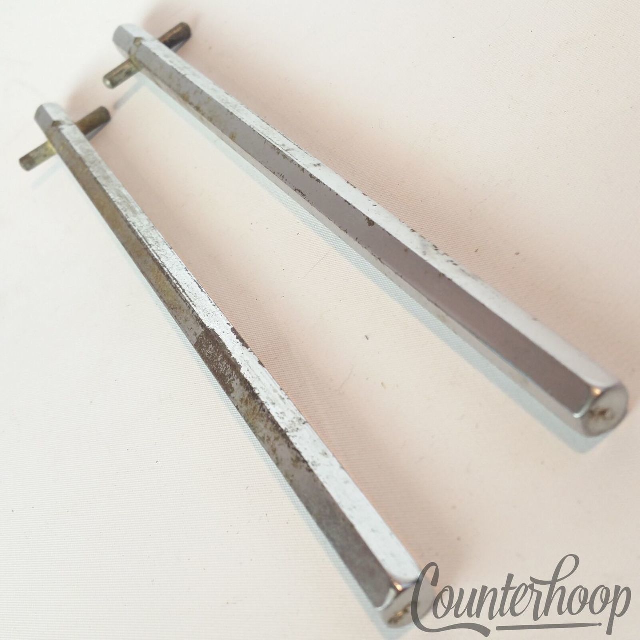 Rogers Hex Spurs Bass Drum Legs Chrome Vintage 60s Holiday Cleveland USA Short* — main photograph