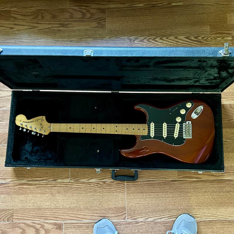 Fender Vintera '70s Stratocaster with Maple Fretboard 2019 - 2021 - Mocha image 1