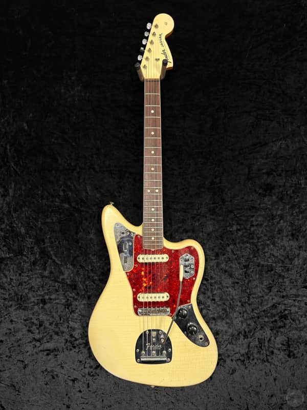 Fender Jaguar 1966 in olympic white finsih with original case - Good