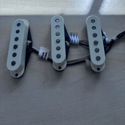 Lindy Fralin Strat Vintage Hot Pickup Set 2010s - White image 1