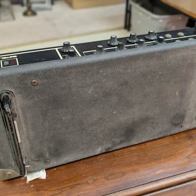Univox U200B Bass amp head image 4