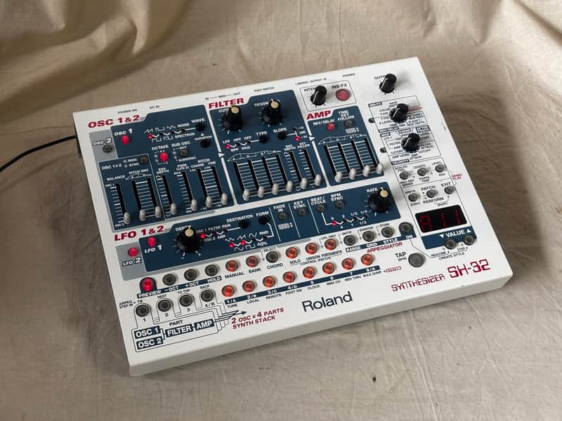 Roland SH-32 Desktop Synthesizer Module | Reverb