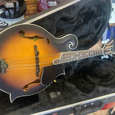 Ozark Mandolin F model (2255) Inc Hard Case image 2