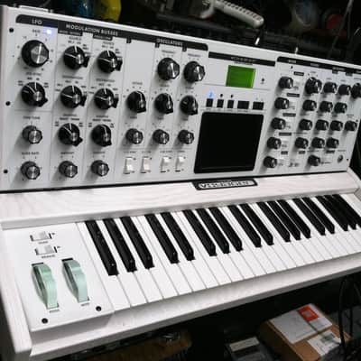 Moog Minimoog Voyager White color Performer Edition 44-Key Monophonic Synthesizer New //ARMENS// image 2