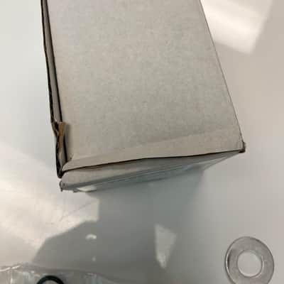 Shure UA505-RSMA Remote Antenna Mounting Bracket Unused-Open Box-Has all parts image 6