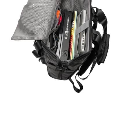 Magma Solid Blaze Vinyl Bag; Holds up to 50 x 12" Records in Water Resistant, Eco Friendly, Durable and Sleek Case image 3