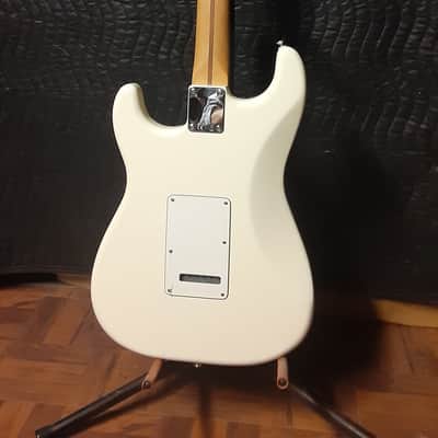 Fender Stratocaster HSS 2022 - White image 6